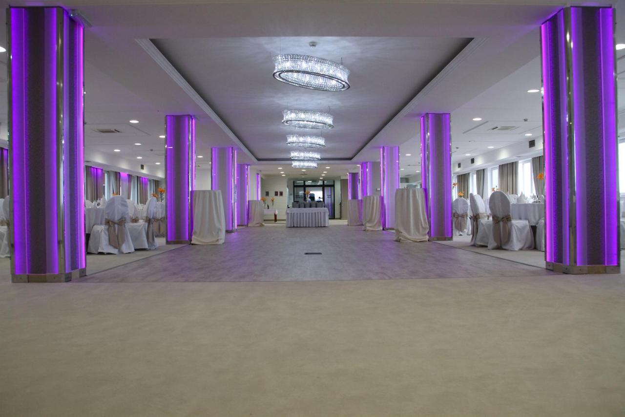 Hotel Galleria Subotica Ngoại thất bức ảnh